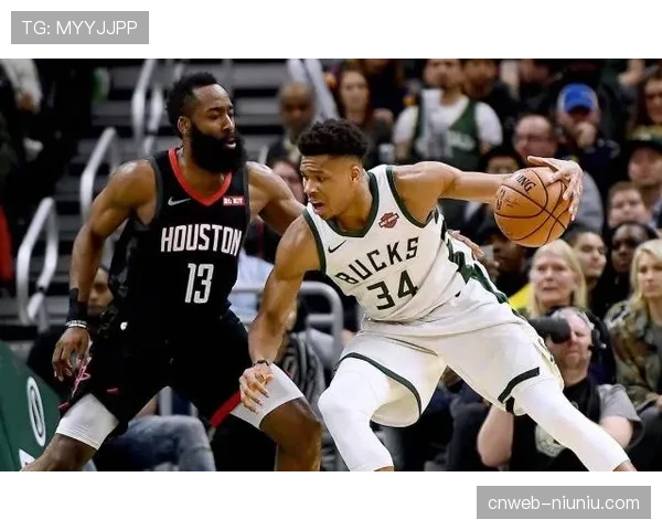 瞬间聚焦：终场哨响，富勒姆老将威廉坐地不起，本场其跑动距离冠绝全场